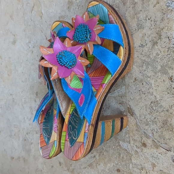 Shoes - Picture 4 of 4